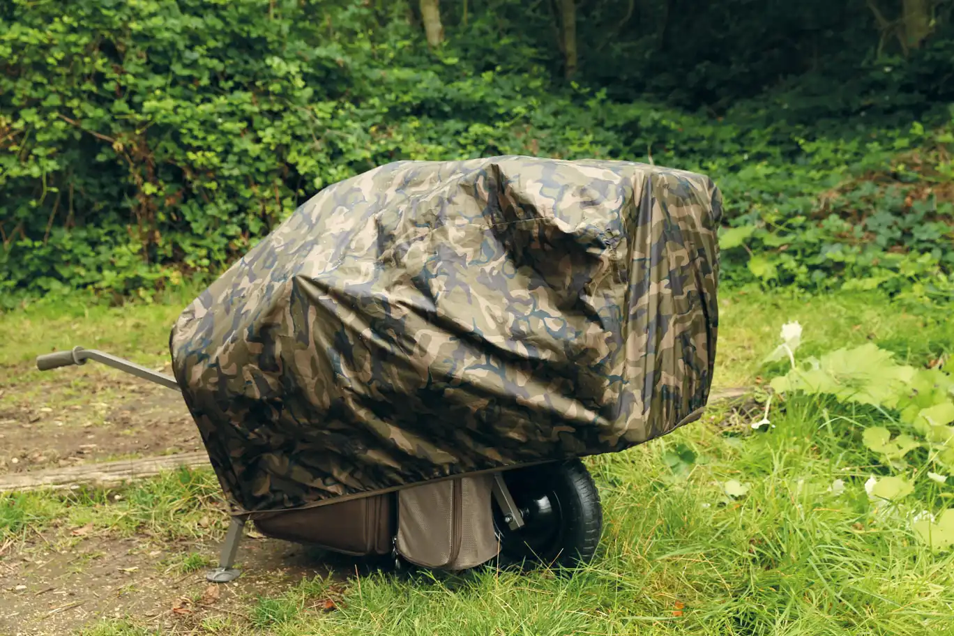 FOX Carp Camo Barrow Cover